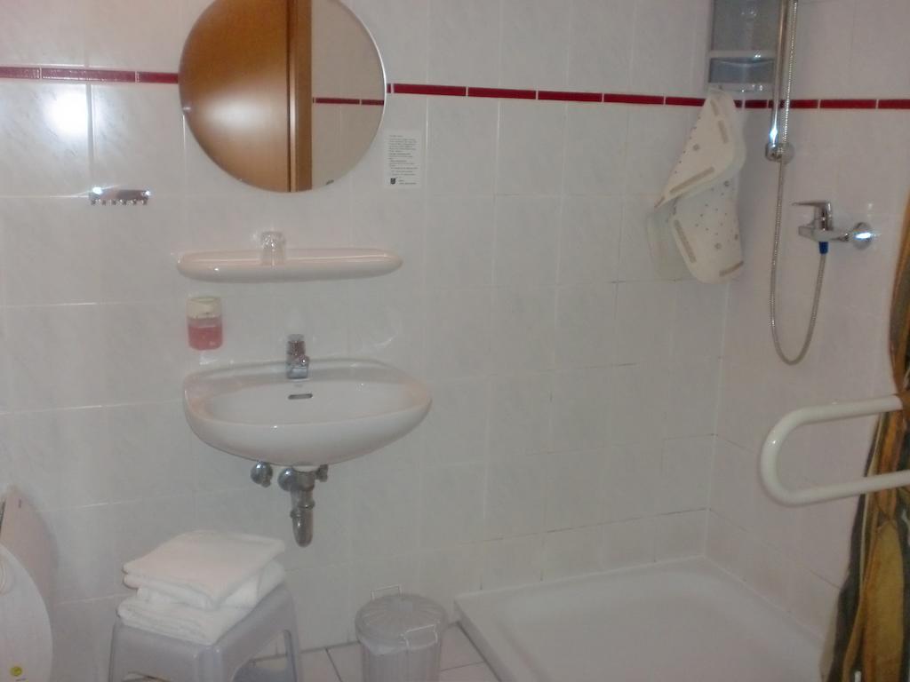 Konigshain Hotel & Restaurant "Zum Firstenstein" מראה חיצוני תמונה